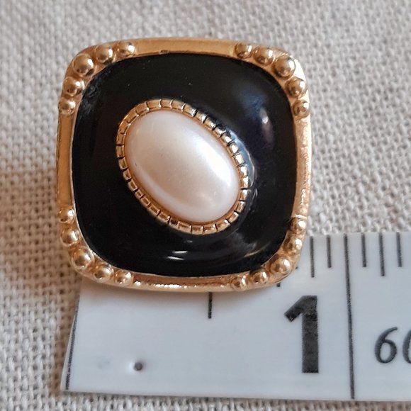 VTG 80's 90's Pearl & Enamel Post Back Earrings - Picture 7 of 7